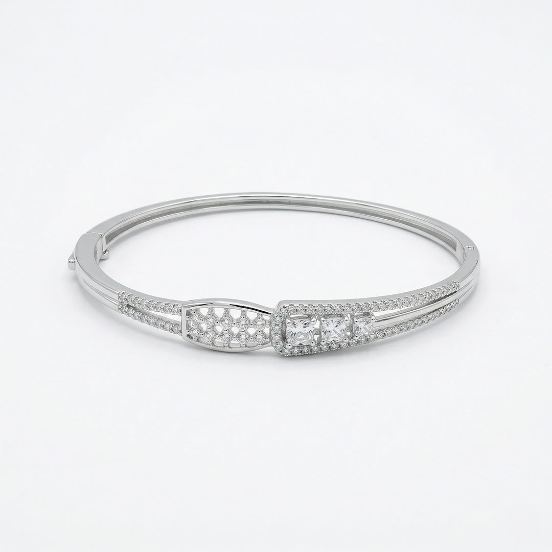 Queen Three Stone Bangle