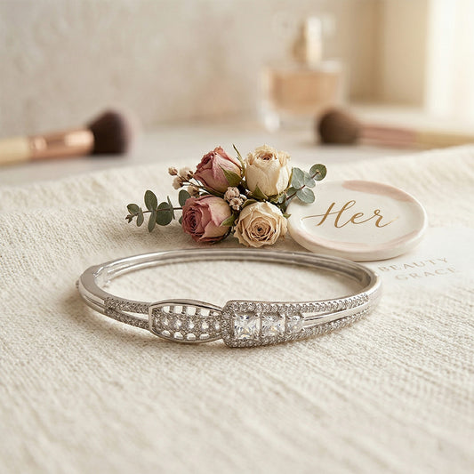 Queen Three Stone Bangle